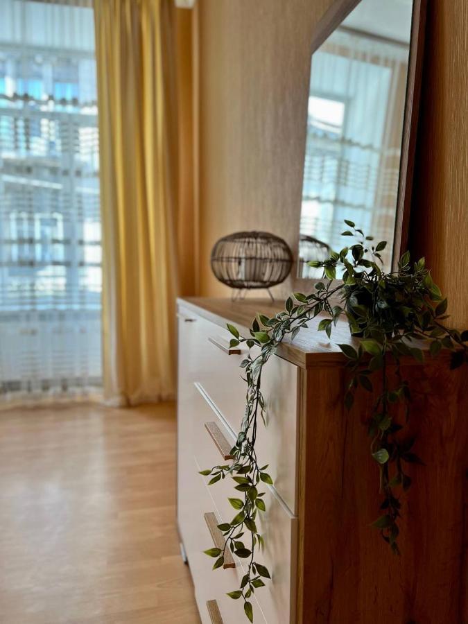 Apartment On Hnatiuka With Parking リヴィウ エクステリア 写真